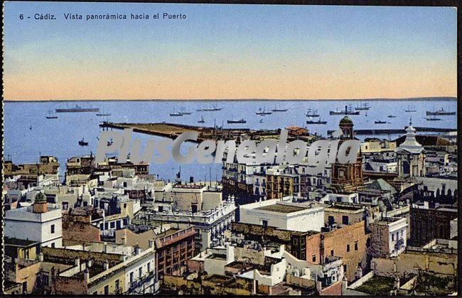 Vista panorámica hacia el puerto de cádiz