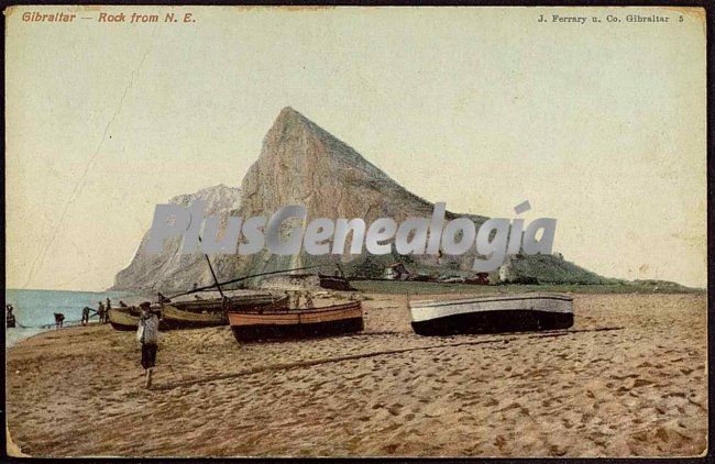 Vista desde la playa del peñón de gibraltar