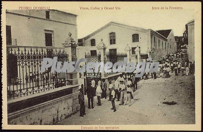 Entradad de los operarios a las bodegas pedro domenecq de jerez de la frontera