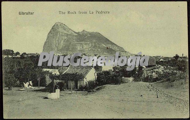 Vista del peñón de gibraltar desde la pedrera (blanco y negro)