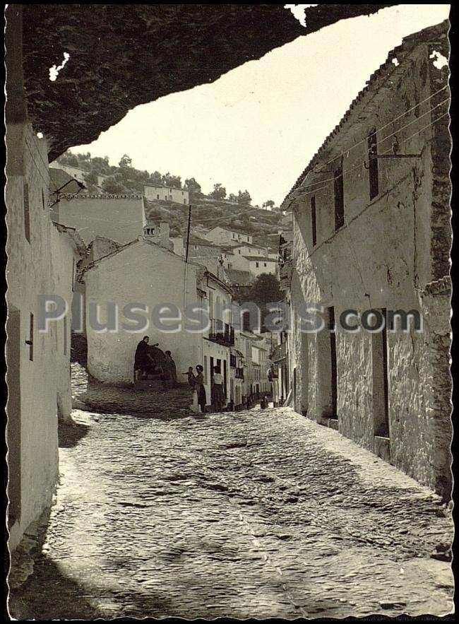 Calle pío xii en setenil (cádiz)