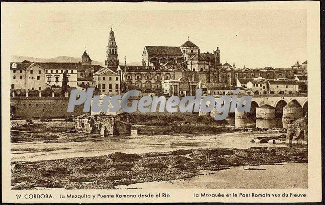 La mezquita de córdoba y el puente romano desde el río