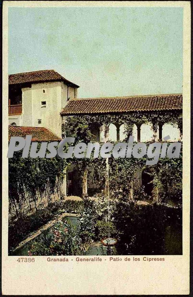 Generalife - patio de los cipreses en granada