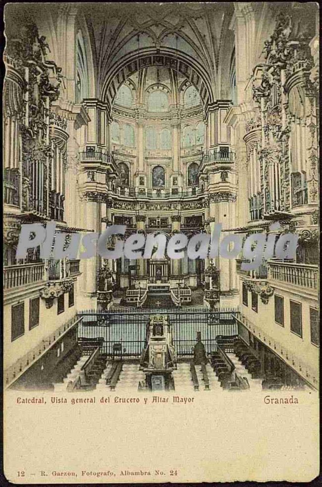 Vista general del crucero y el altar mayor de la catedral de granada