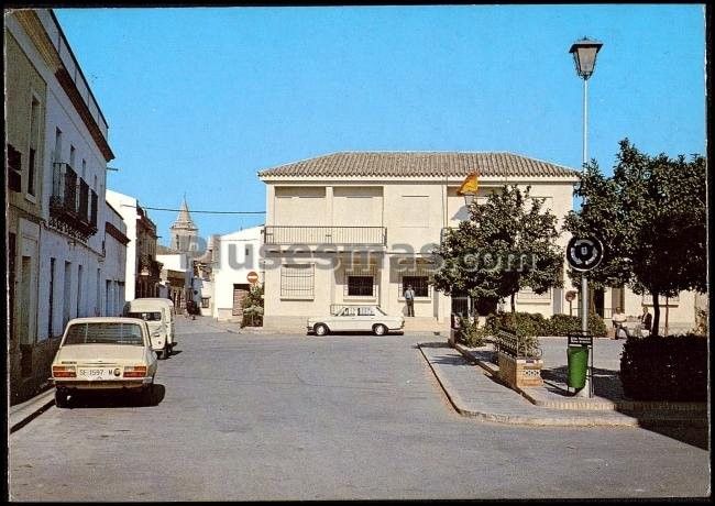 Plaza de españa y ayuntamiento en villarrasa (huelva)