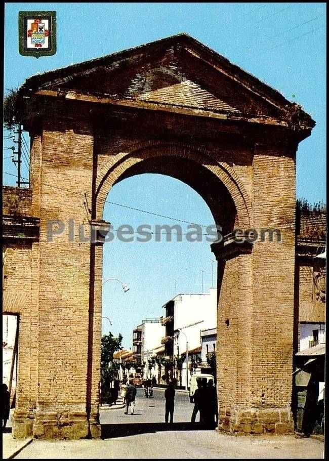 Arco de capuchinos en la avenida de josé antonio en andújar (jaén)