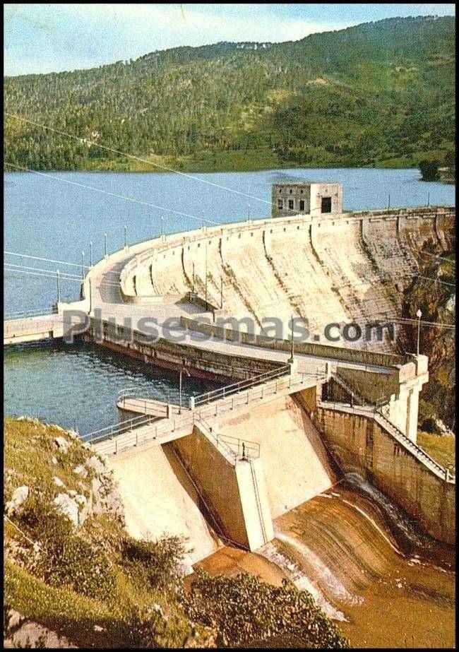 Presa de el tranco de beas en el río guadalquivir (jaen)