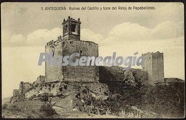 Ruinas del castillo y torre del reloj de papabellotas en antequera