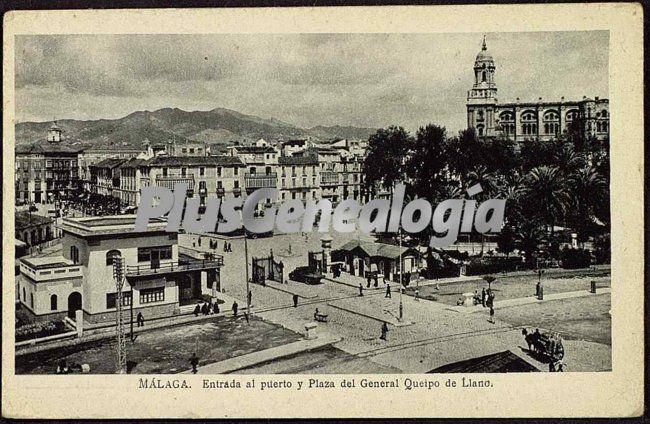 Entrada al puerto y plaza del general queipo de llano en málaga