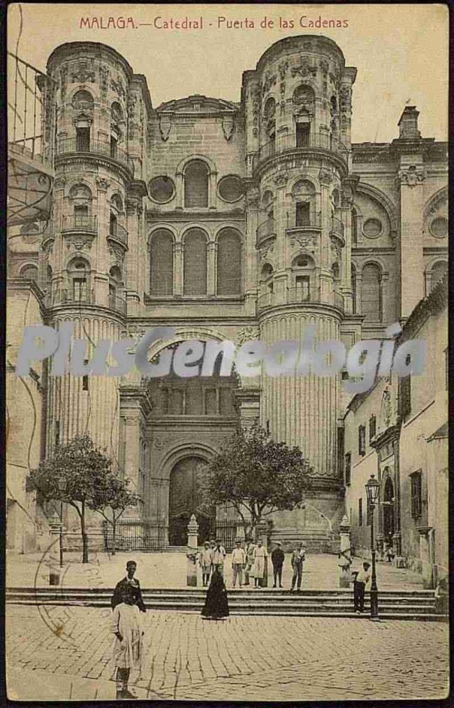 Puerta de las cadenas de la catedral de málaga