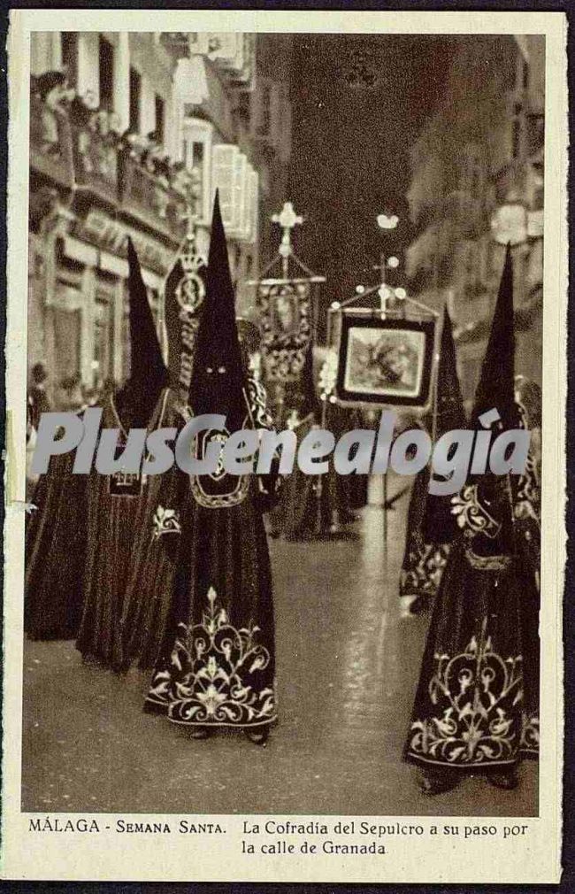 Semana santa en málaga: la cofradía del sepulcro a su paso por la calle de granada