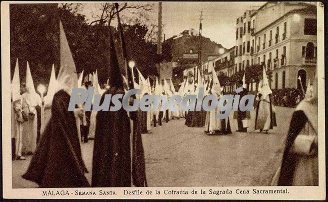 Semana santa en málaga: desfile de la cofradía de la sagrada cena sacramental en málaga