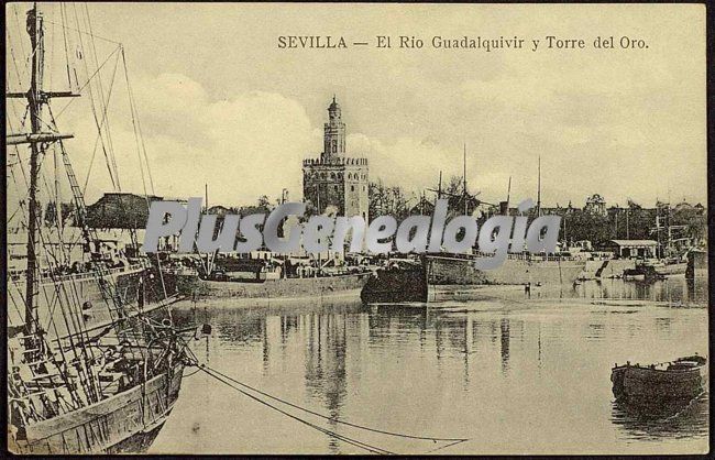 El río guadalquivir y la torre del oro de sevilla