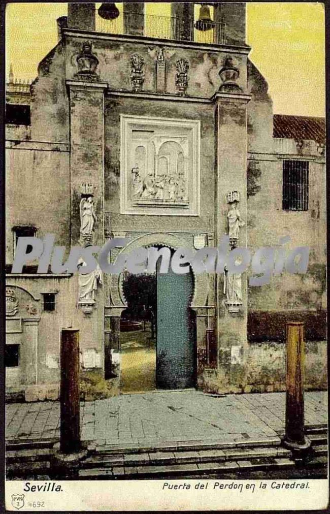 Puerta del perdón de la catedral de sevilla (en color)