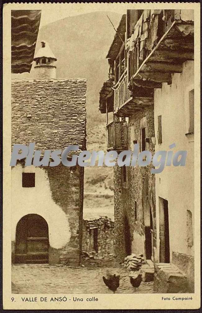 Una calle del valle de ansó (huesca)