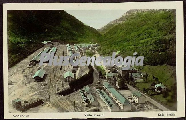 Vista general a color de canfranc (huesca)