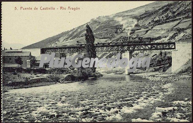 Puente de castiello sobre el río aragón en huesca