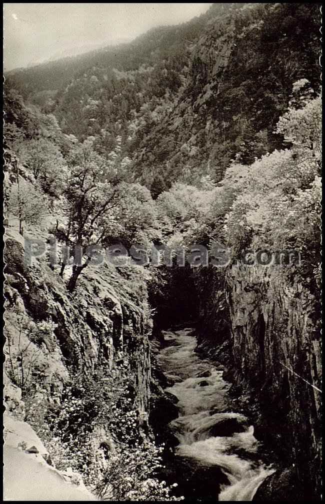 Boca de infierno, barranco a la entrada de la selva de oza en hecho (huesca)