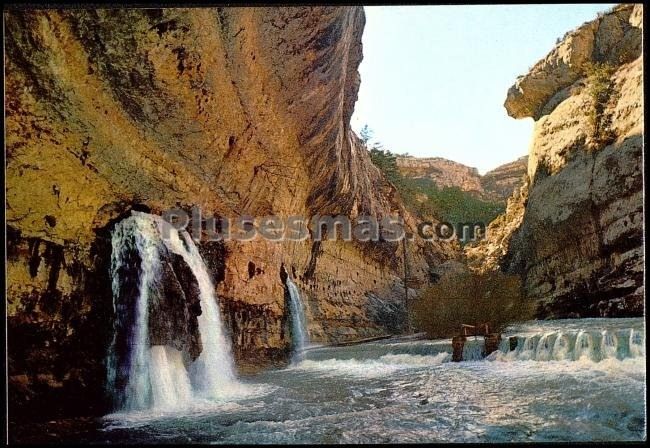 Vista del nacimiento del río pitarque (teruel)