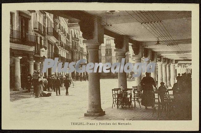 Plaza y porches del mercado de teruel