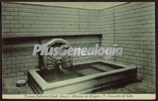 Una pila de baño de alhama de aragón (zaragoza)