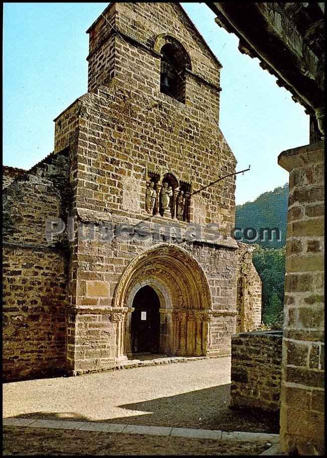 Fachada de santa maría la real de piasca (cantabria)