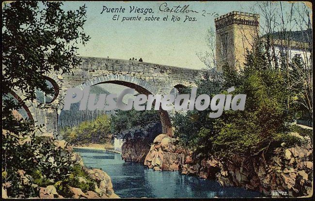 El puente de puente viesgo (cantabria) sobre el río pas (vista a color)