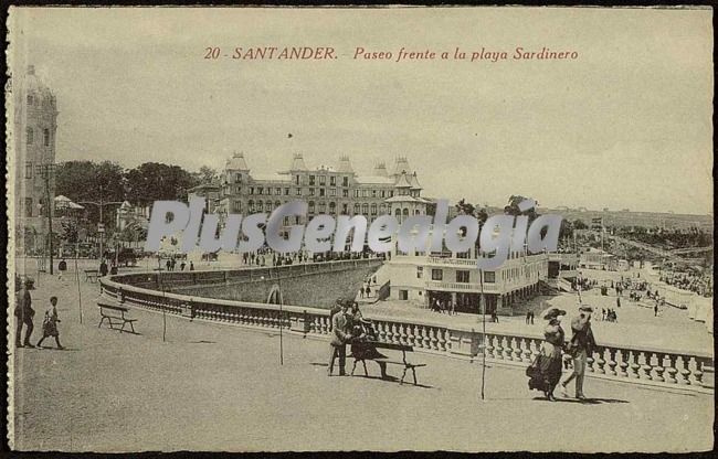 Paseo frente a la playa del sardinero de santander