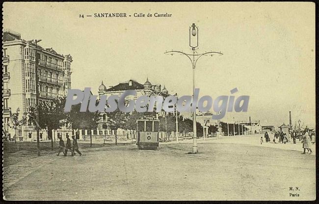 Calle de castelar de santander con el tranvía