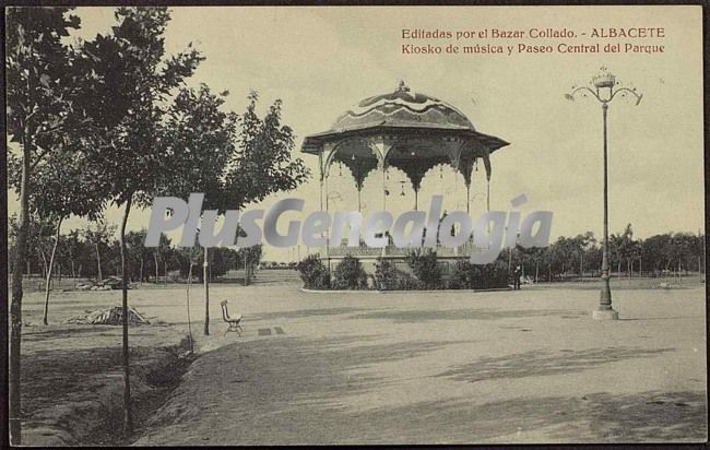 Kisco de música y paseo central del parque de albacete