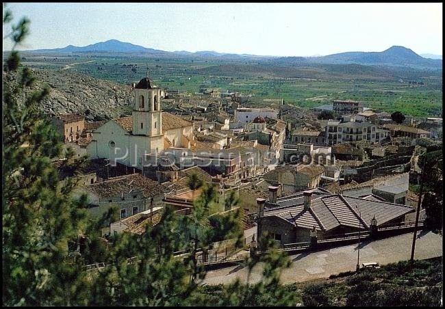 Vista parcial de la iglesia de ntra. sra. de la asunción en tobarra (albacete)