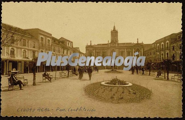 Plaza de la constitución (sepia) de ciudad real