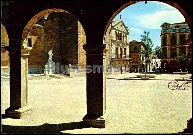 Villanueva de los infantes: estatua de santo tomás de villanueva (ciudad real)