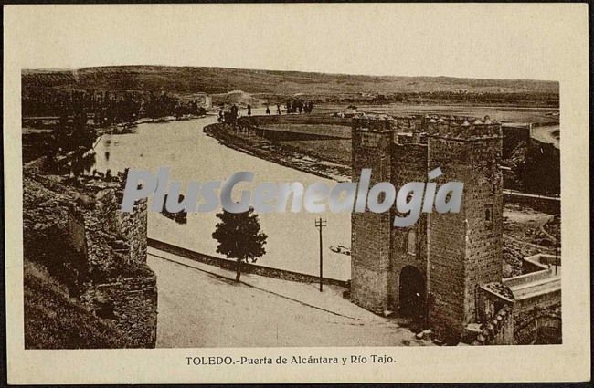 Puerta de alcántara y río tajo de toledo