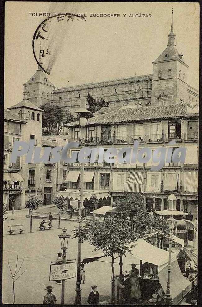 Plaza de zocodover y el alcázar de toledo