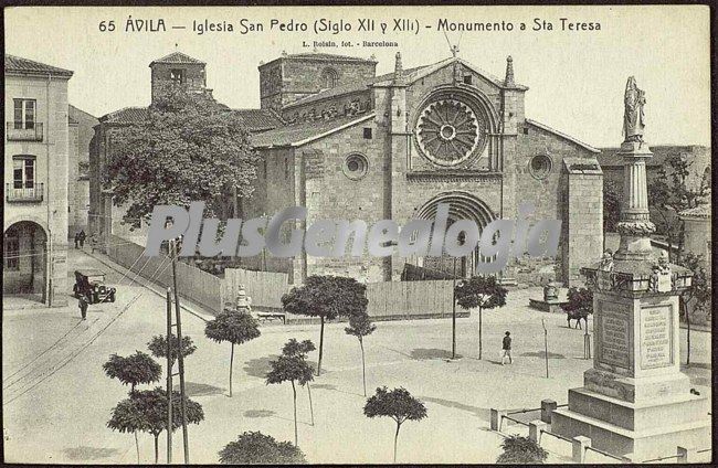 Iglesia de san pedro y monumento de santa teresa en ávila