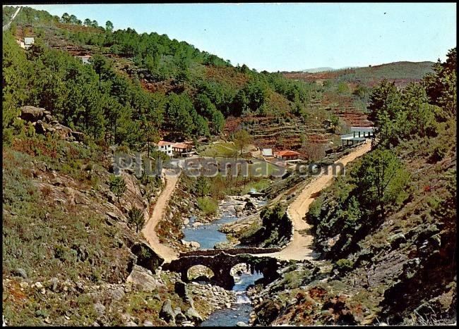 Puente viejo sobre el río arbillas y charco de las virtudes en poyales del hoyo (ávila)