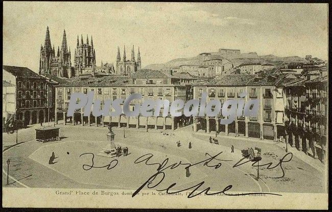 Gran plaza de burgos con la catedral al fondo