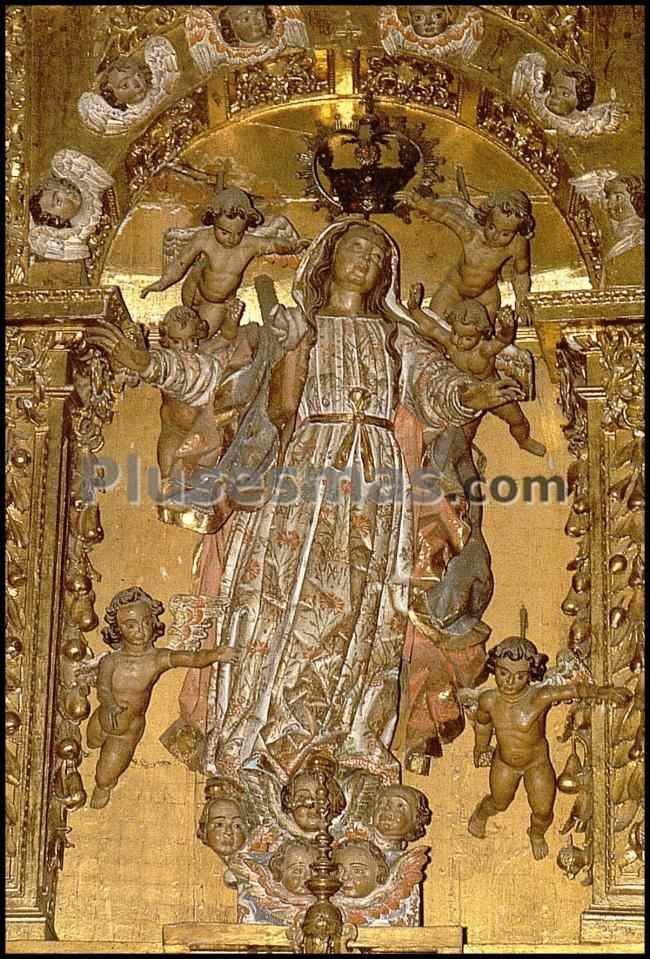 Talla de la asunción del retablo mayor del monasterio de san miguel de las dueñas (león)