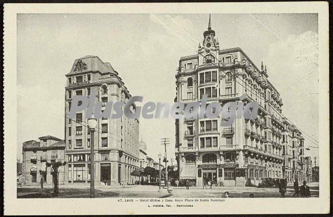 Hotel oliden y casa goyo en la plaza de santo domingo de león