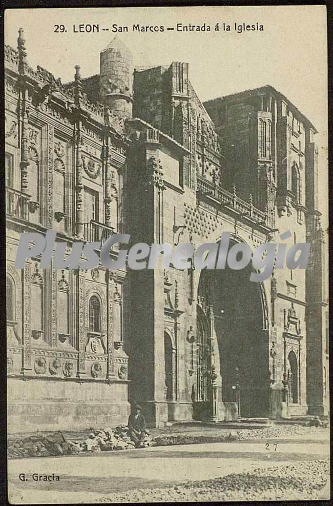 Entrada a la iglesia de san marcos de león