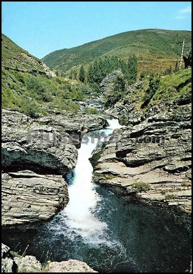 Cascada del pozo de la ferviente, en las hoces de pontedos de cármenes (león)