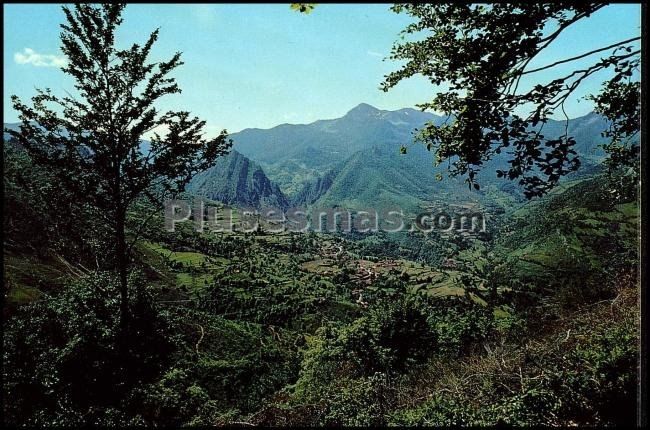 Vista del valle desde el mirador de los porros. oseja de sajambre (león)