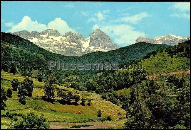 Peña santa vista desde el berinal en soto de sajambre (picos de europa, león)