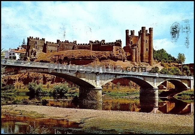Puente sobre el río esla y castillo de valencia de don juan conocido también como coyanza (león)