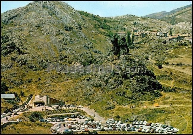 Acceso a la cueva de valporquero (león)