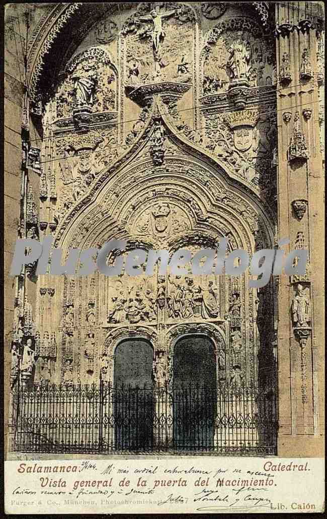 Vista general de la puerta del nacimiento de la catedral de salamanca