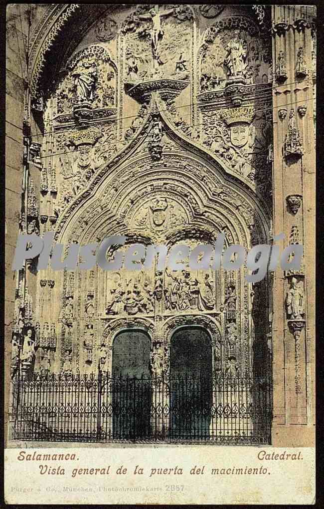 Vista general de la puerta del macimiento de la catedral de salamanca