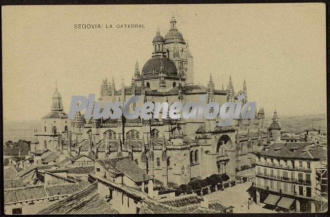 Vista en altura de la catedral de segovia