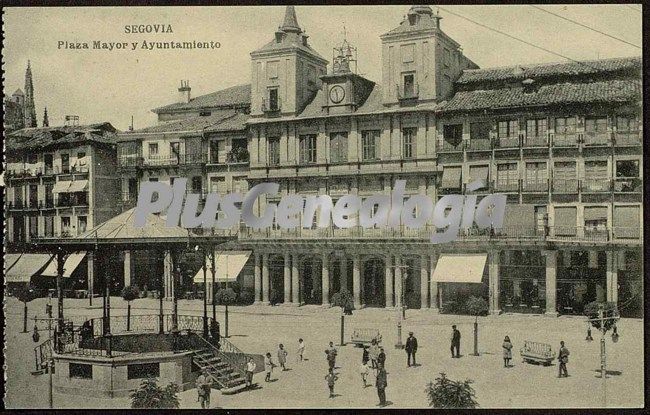 Plaza mayor y ayuntamiento de segovia